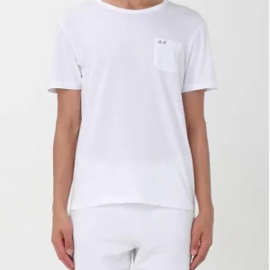 T-shirt con logo e taschino