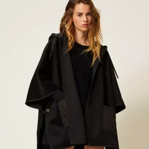 poncho con cappuccio e tasche