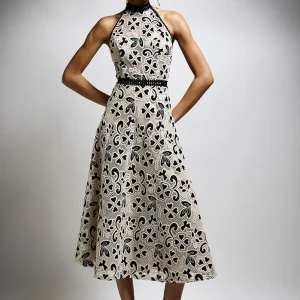 abito elegante con ricami