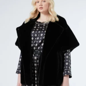 cappotto con collo in piedi