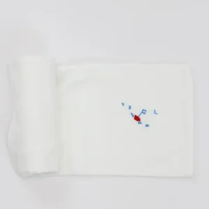 accappatoio con ricamo in cotone