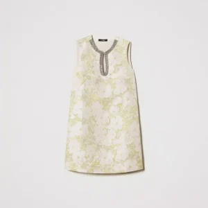 abito con ricamo a mano