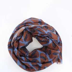 sciarpa con stampa foglie