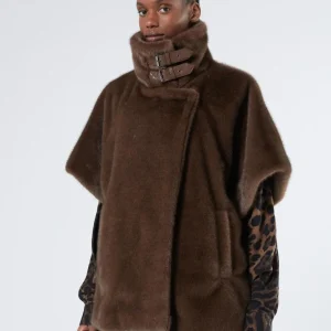 cappotto con collo in piedi