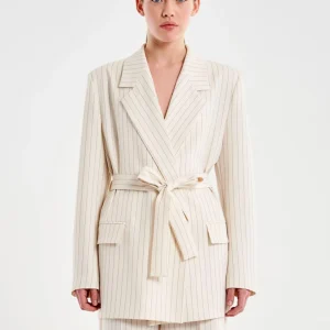 blazer gessato con cintura