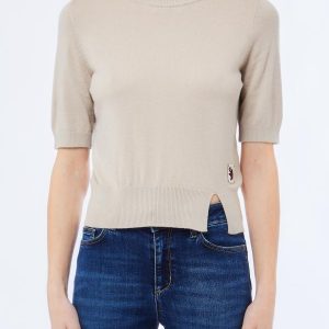 maglia con spacchetto e logo al fondo