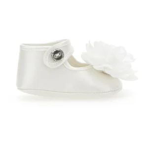 scarpine con applicazione fiori