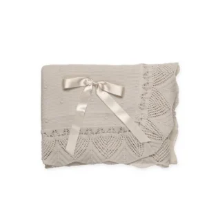 scialle con applicazione fiocco